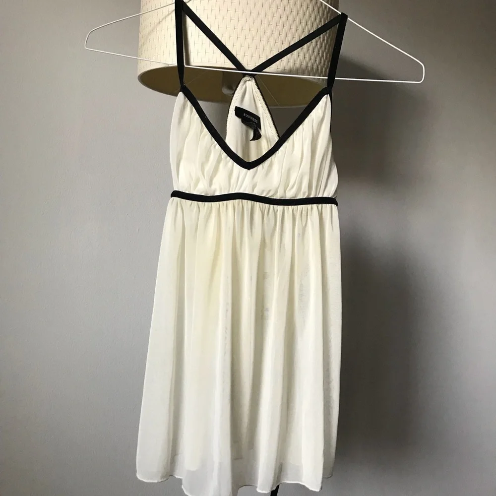 Express| Roman-esque Babydoll Sheer Top - Picture 6 of 9